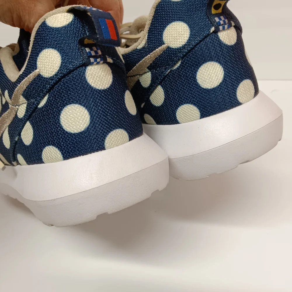 RARE NIKE RosheRun Men's 2014 World Cup Sneaker NYC Edition